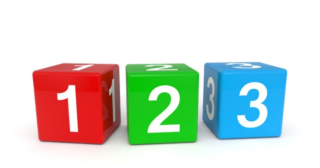 Trois cubes colorés avec les chiffres 11 et 12 dessus. Ces cubes offrent des chances de succès pour améliorer le processus en quelques étapes simples.