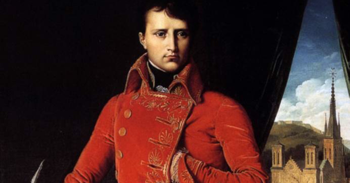 Un tableau de Napoléon en habit rouge tenant une épée.