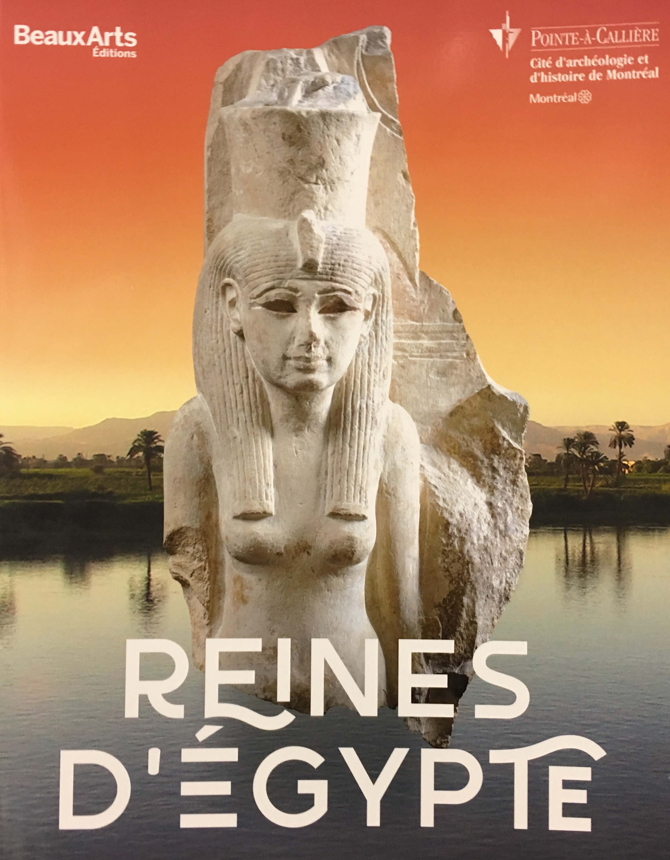 La couverture des Reines d'Égypte à Pointe-à-Callière.