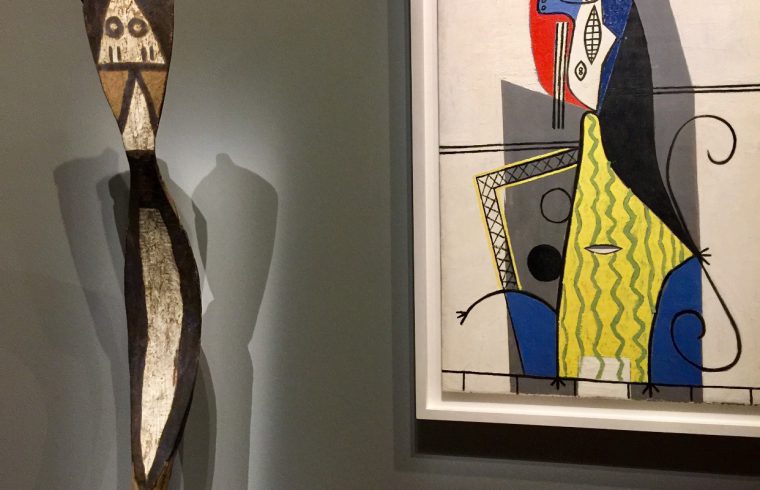 Une sculpture de Picasso et une peinture d'art africain sont exposées au musée MBAM.