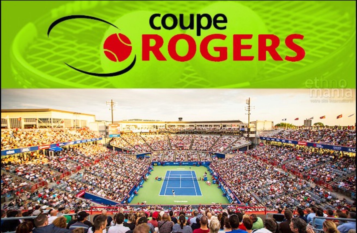 Une image pleine d'action d'un court de tennis mettant en vedette la Coupe Rogers.