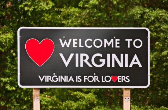 Bienvenue à Virginia Beach, une destination pour les amoureux. Vivez trois jours inoubliables à l’emblématique panneau Virginia is for lovers.