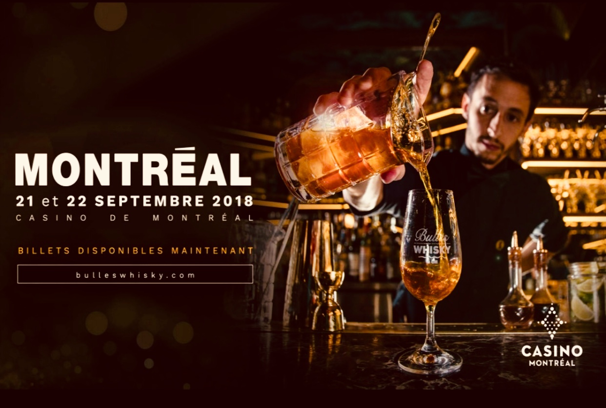 Casino de Montréal - un barman verse des boissons au bar.