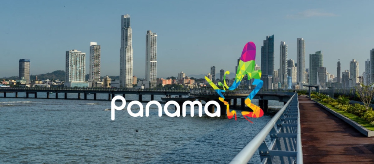 Ville de Panama avec le mot « Panama » bien en évidence.
