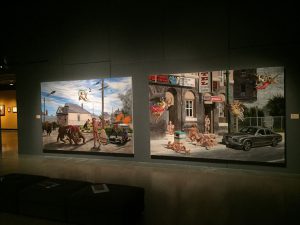 Deux peintures de Kent Monkman exposées dans un musée.