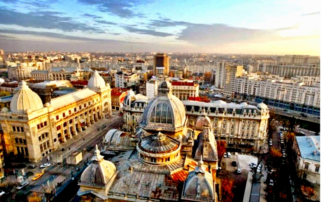Une vue aérienne de la ville de Bucarest près de Budureasca.