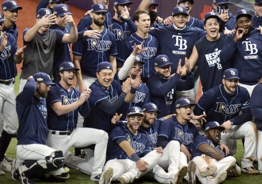 Les Rays de Tampa Bay, champions des World Series de baseball, célèbrent leur victoire.