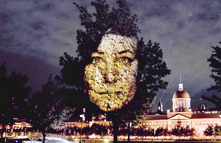 Cité-Mémoire Histoire prend vie alors qu'un visage de femme émerge de l'écorce d'un arbre devant une ville.