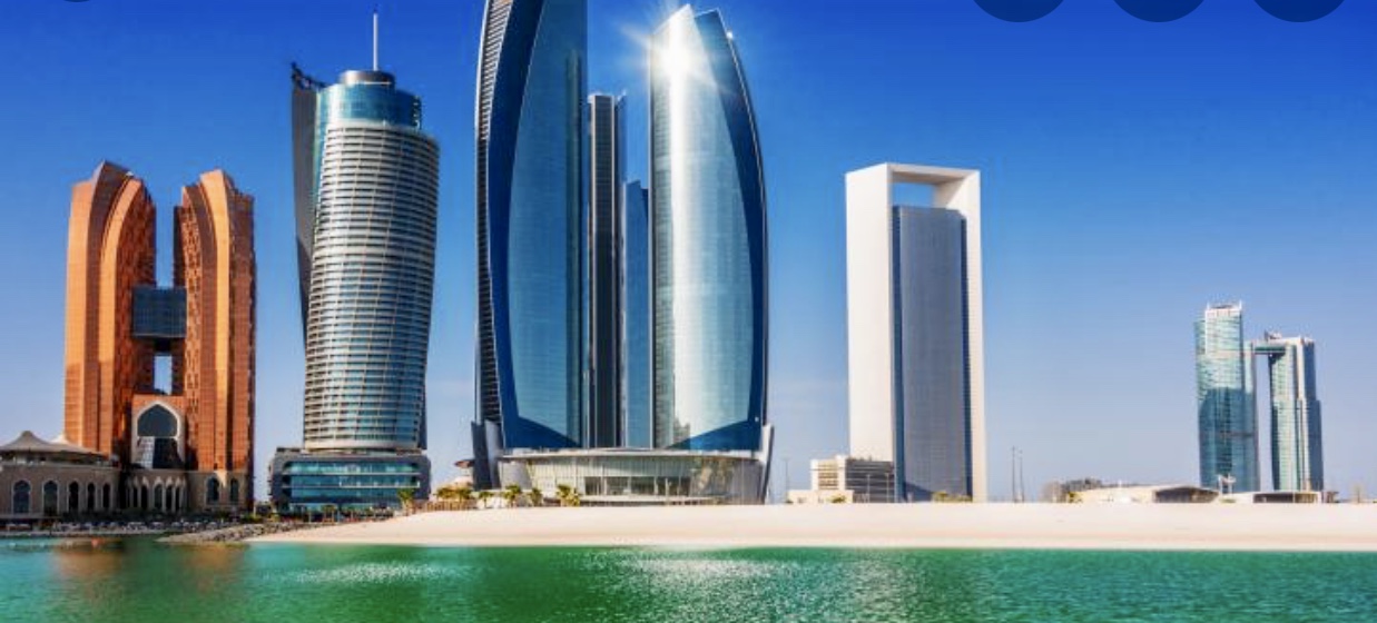 L'horizon d'Abu Dhabi avec les mots Abu Dhabi.