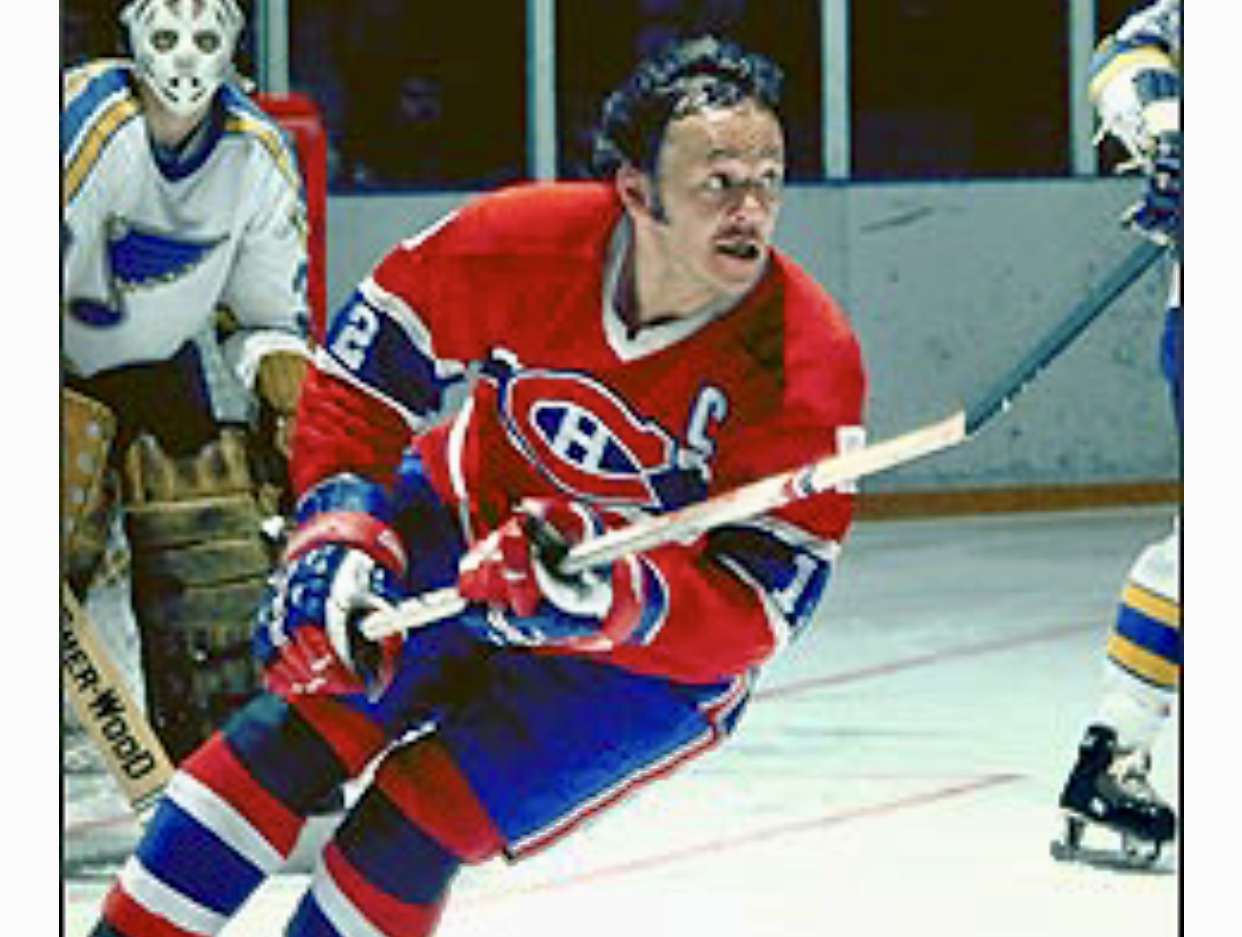 Une photo des Canadiens, un joueur de hockey sur la glace.