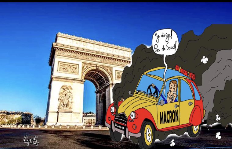 Une caricature d'une voiture devant l'arc de triomphe.