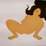 Une exposition lors d'une exposition à Paris présentant un dessin fascinant d'une femme nue aux cheveux longs flottants.