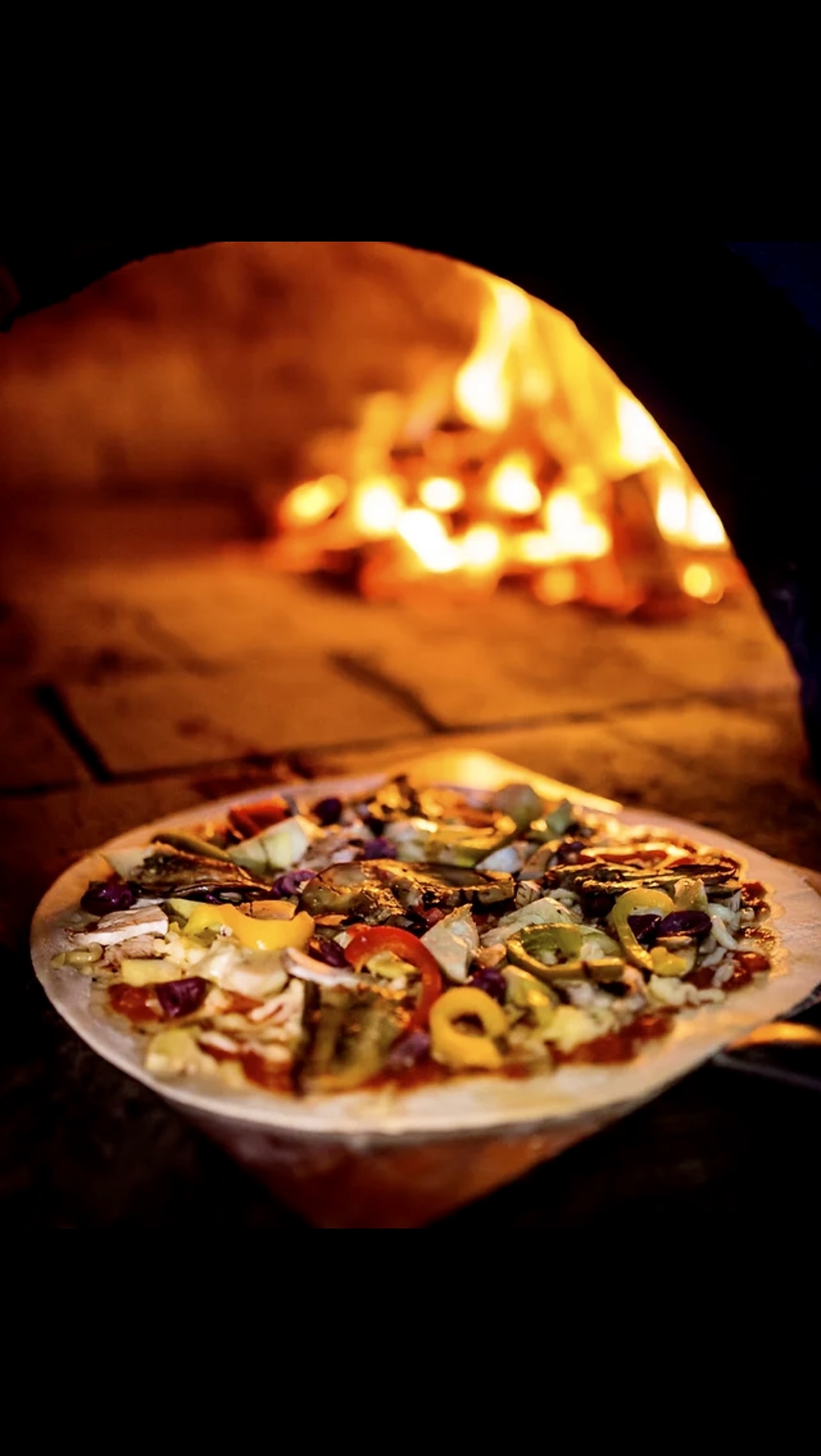 La Medusa accueil et gastronomie vous propose une délicieuse pizza cuite au four à bois.