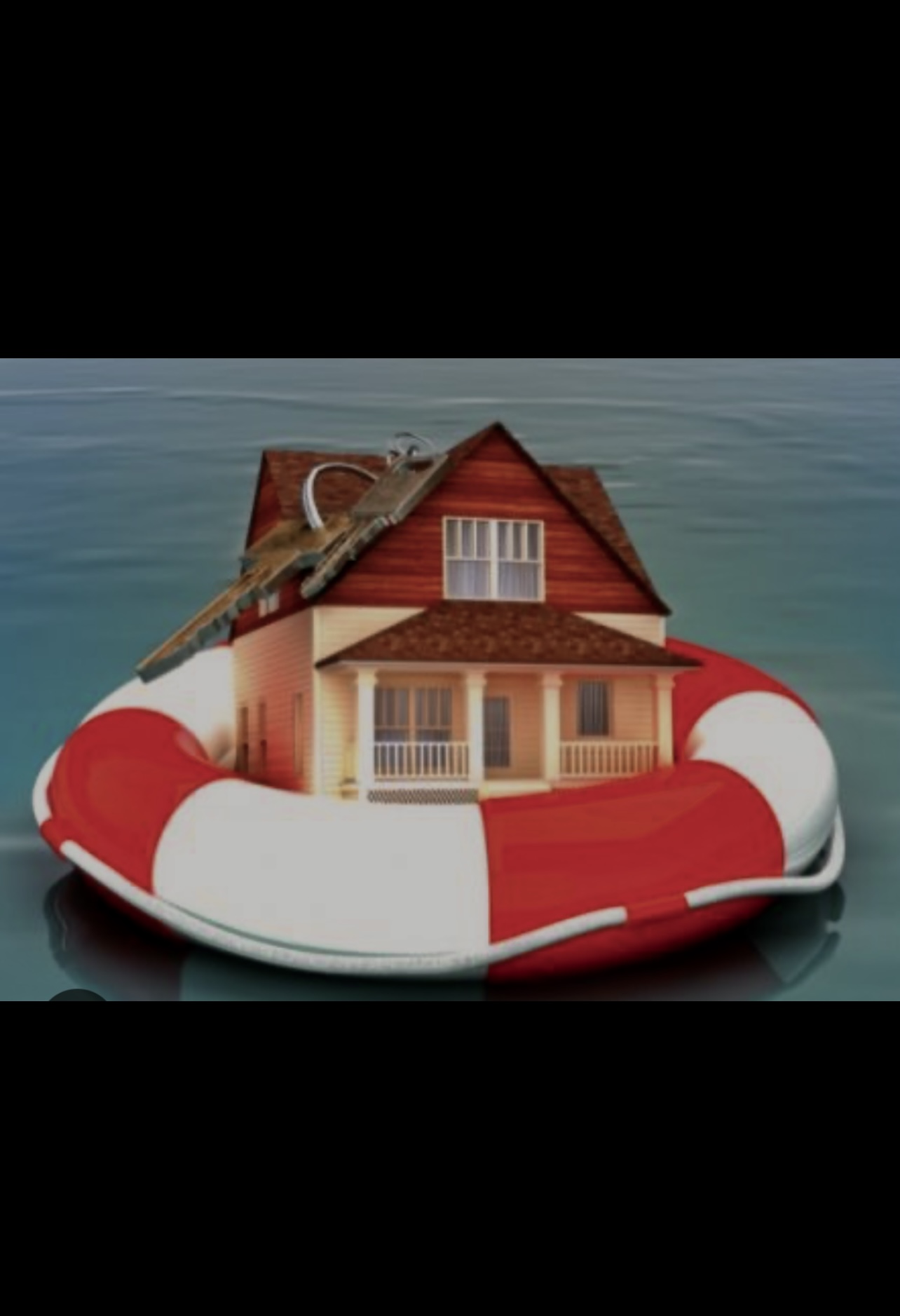 Une maison flottante dans l'eau avec une bouée de sauvetage.