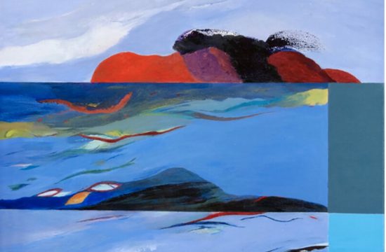 "Hélène Goulet au fil de l'eau" capture une scène sereine d'un océan bleu avec des notes de rouge d'une île.