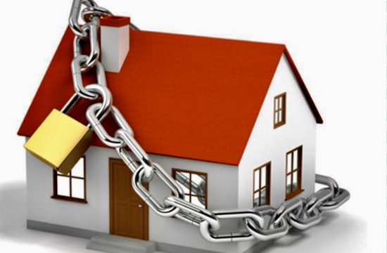 Un foyer sécurisé avec une chaîne et des chaînes pour garantir la fidélité.